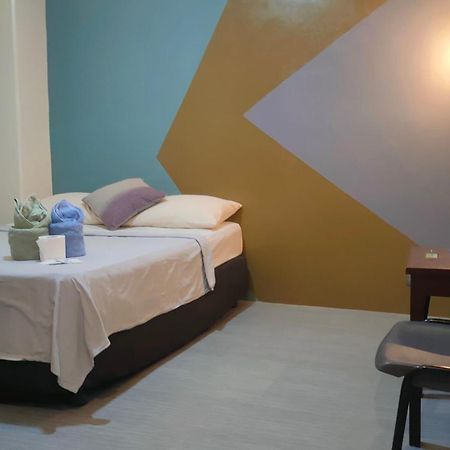 Ninie'S Place Puerto Princesa ภายนอก รูปภาพ