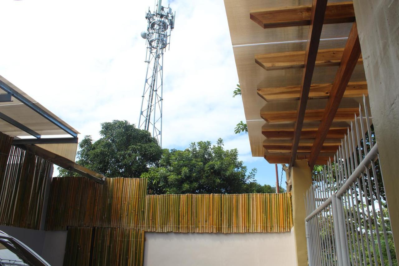 Ninie'S Place Puerto Princesa ภายนอก รูปภาพ